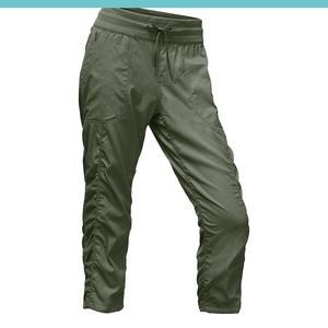 EUC Northface Hiking Capris size XL.